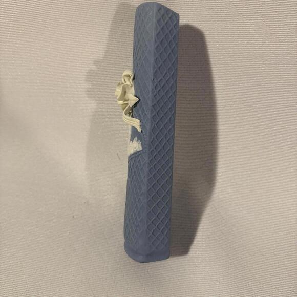 Vtg JTS Internl Jasper Ware Porcelain Wall Pocket Blue Lady Cameo Roses 7.25” - Picture 2 of 6